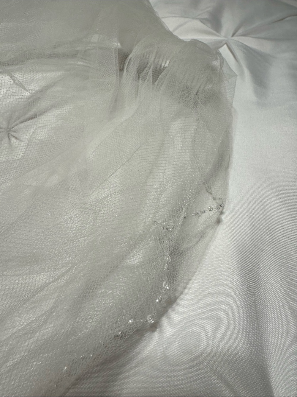 NWOT Beautiful Ivory Tulle Wedding Veil with Sequin Scalloped Edge
